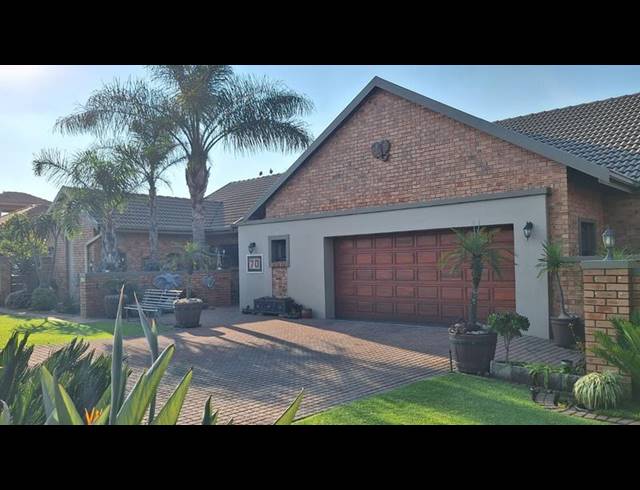 3 BEDROOM HOUSE FOR SALE IN MIDSTREAM ESTATE
